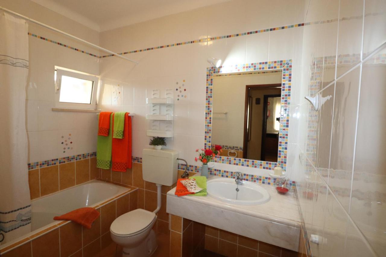 Villa Eber - Independent 1 & 2 Bedroom Apartments, Pool, Air Con, Fast Wi-Fi, Near Old Town Of Albufeira And Beaches Екстер'єр фото