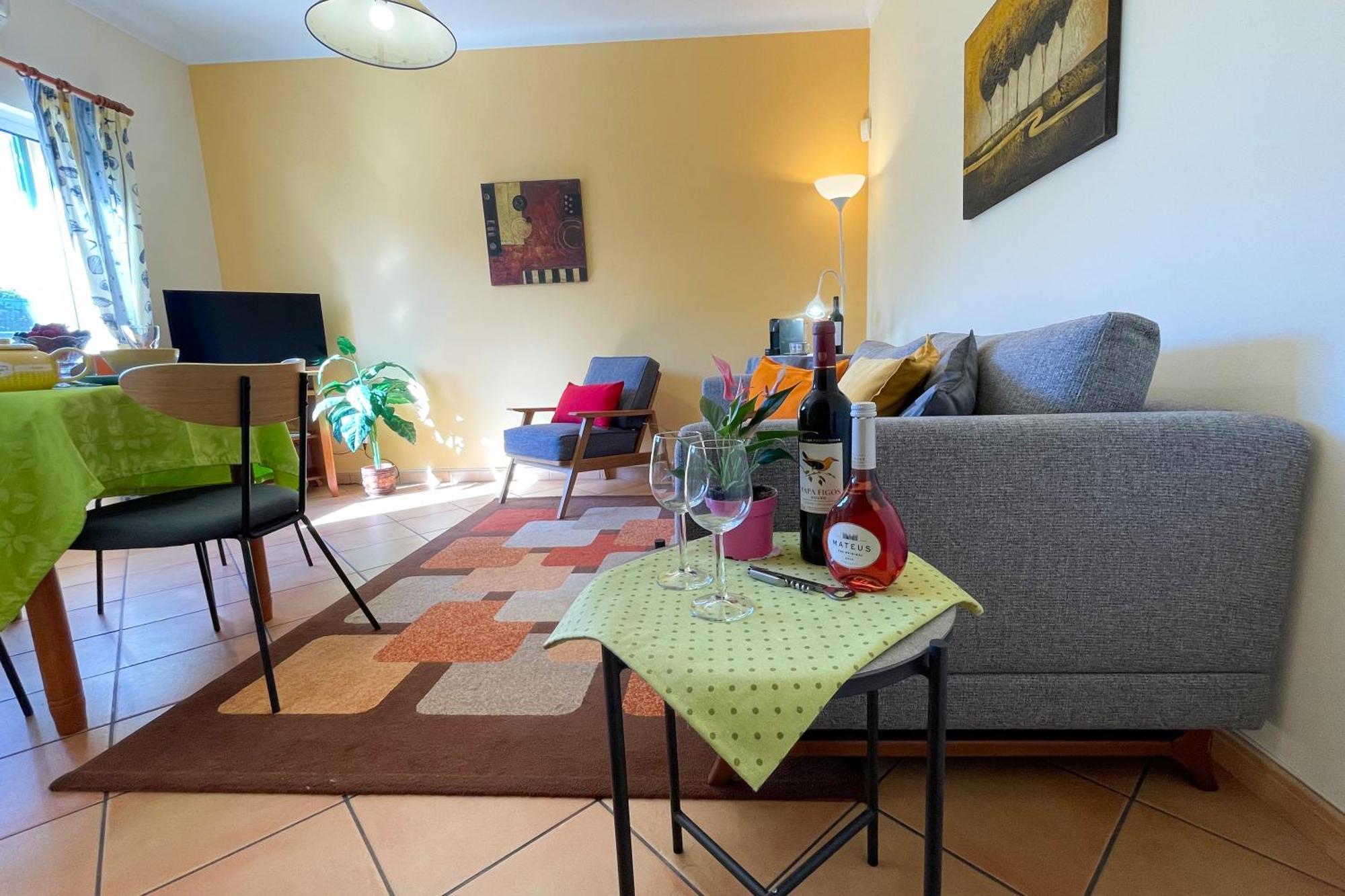 Villa Eber - Independent 1 & 2 Bedroom Apartments, Pool, Air Con, Fast Wi-Fi, Near Old Town Of Albufeira And Beaches Екстер'єр фото