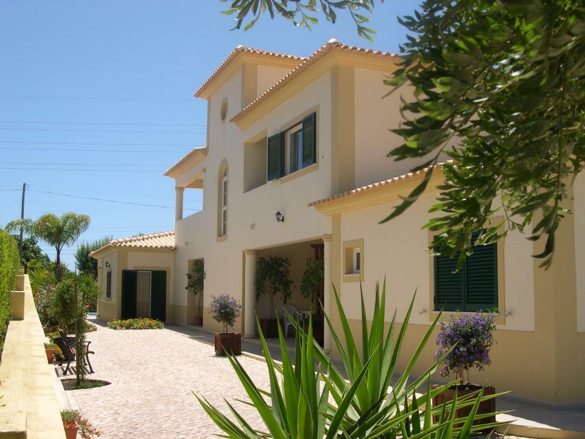 Villa Eber - Independent 1 & 2 Bedroom Apartments, Pool, Air Con, Fast Wi-Fi, Near Old Town Of Albufeira And Beaches Екстер'єр фото