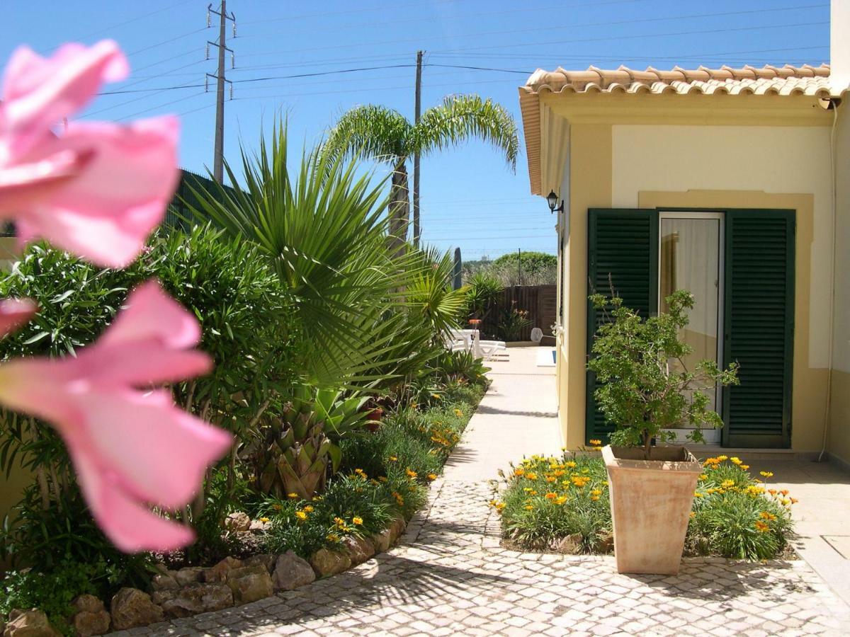 Villa Eber - Independent 1 & 2 Bedroom Apartments, Pool, Air Con, Fast Wi-Fi, Near Old Town Of Albufeira And Beaches Екстер'єр фото
