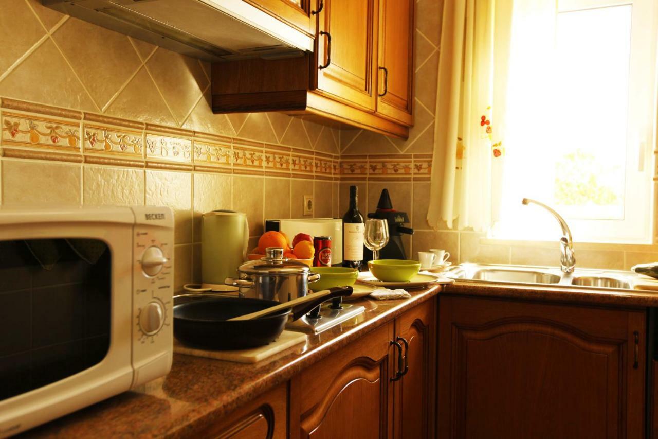 Villa Eber - Independent 1 & 2 Bedroom Apartments, Pool, Air Con, Fast Wi-Fi, Near Old Town Of Albufeira And Beaches Екстер'єр фото