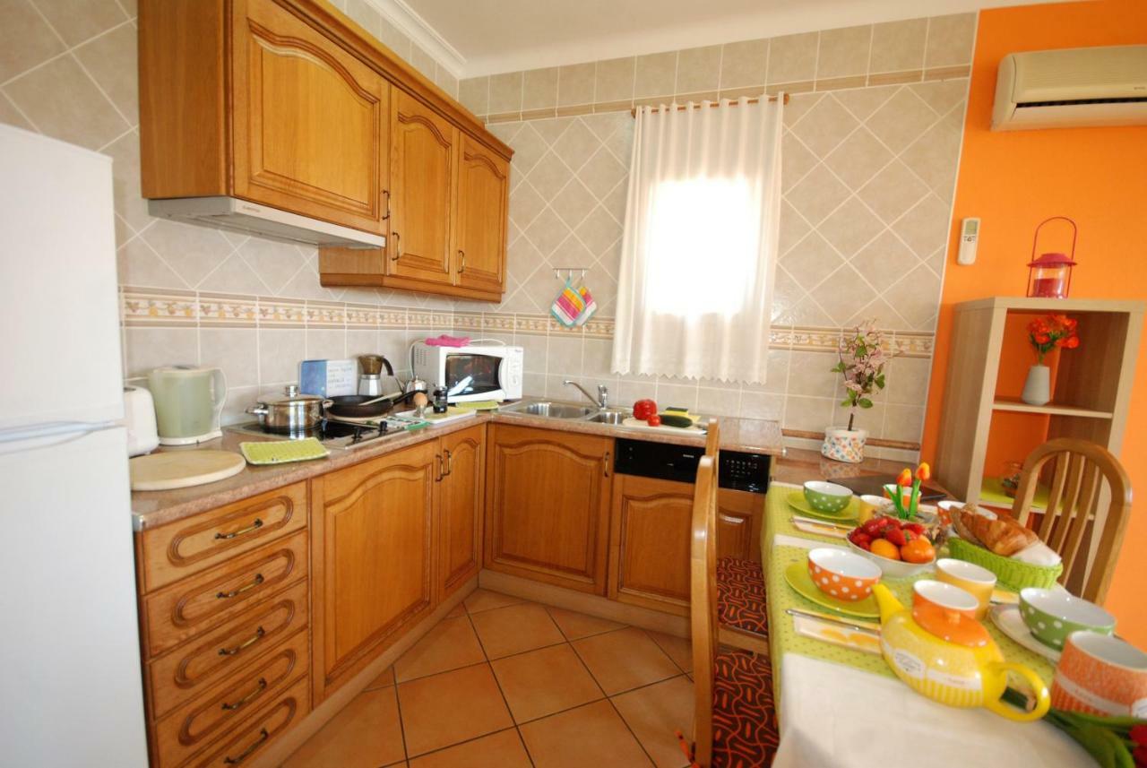 Villa Eber - Independent 1 & 2 Bedroom Apartments, Pool, Air Con, Fast Wi-Fi, Near Old Town Of Albufeira And Beaches Екстер'єр фото